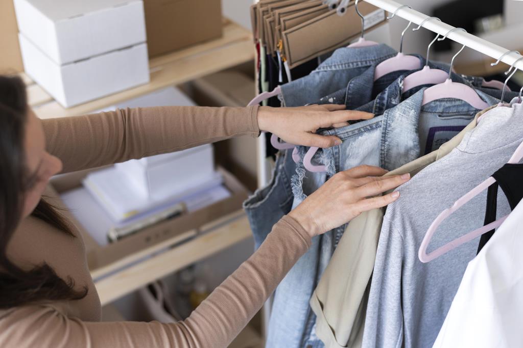 Como manter o guarda-roupa arrumado?
