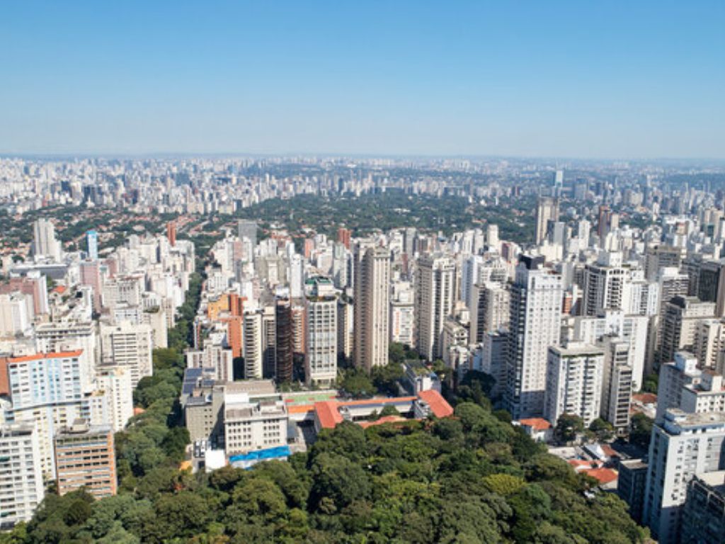 O Itaim Bibi é um dos bairros mais valorizados de São Paulo, sendo referência em modernidade e sofisticação. 