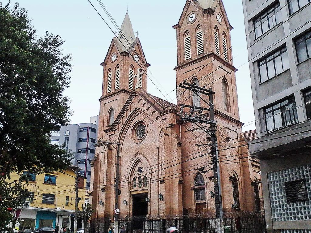 Para quem busca um bairro residencial e tranquilo, o Alto da Lapa é uma excelente escolha.