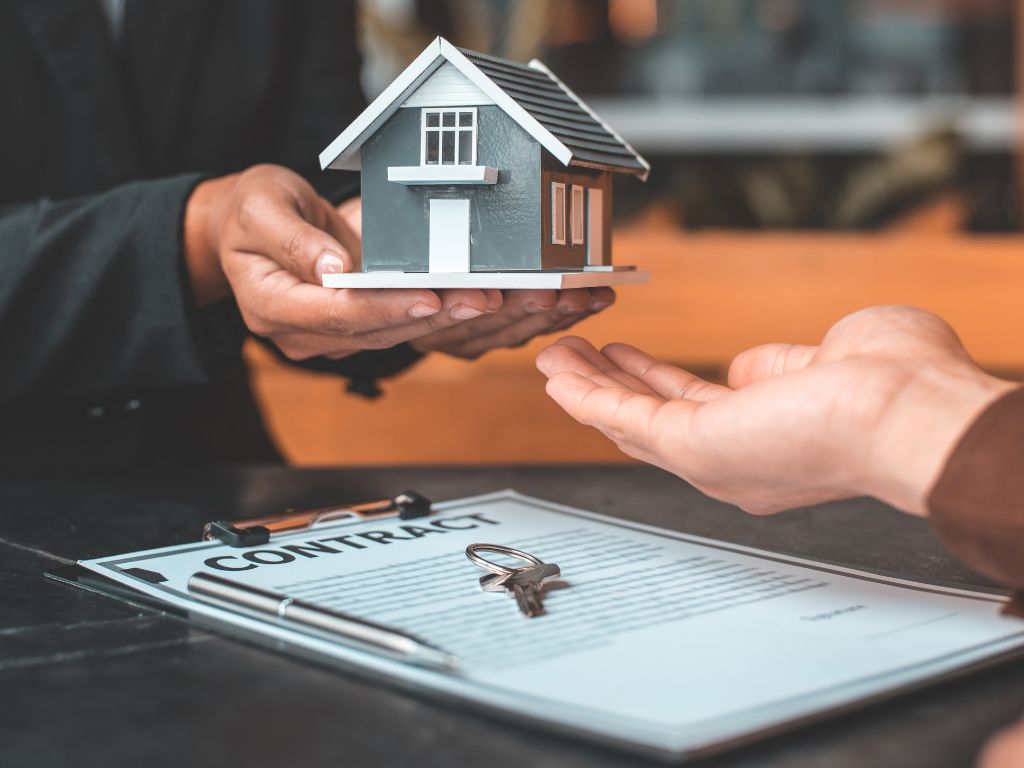 As kitnets são a porta de entrada no mercado imobiliário para muitos brasileiros. Com um único ambiente integrando quarto, sala e cozinha, oferecem funcionalidade máxima em espaços reduzidos.