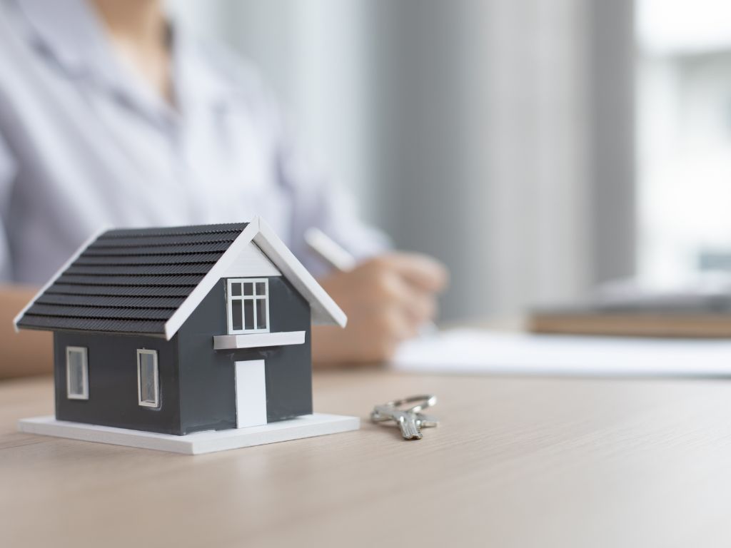 Os apartamentos são a escolha preferida de quem prioriza praticidade e localização. Com segurança integrada e manutenção coletiva, atende jovens profissionais e famílias pequenas. 