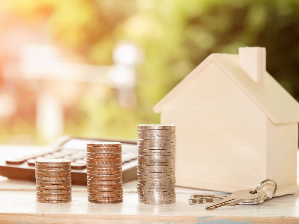 Tipos de moradia referem-se às diferentes modalidades habitacionais disponíveis para residência, cada uma com características estruturais, funcionais e de localização específicas.