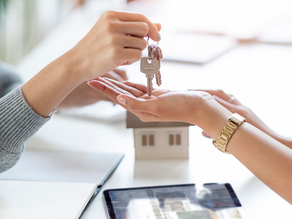 A carta de crédito imobiliário é um documento oficial que comprove ao vendedor que o comprador possui recursos garantidos para aquisição do imóvel.