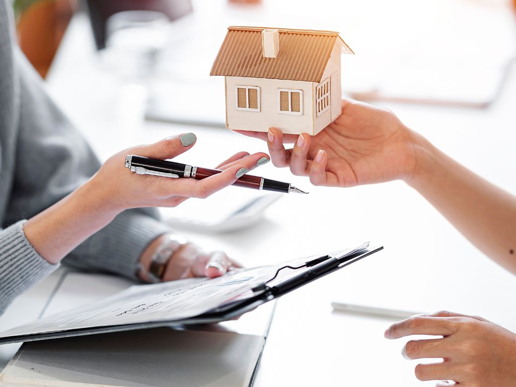 A carta de crédito imobiliário representa uma alternativa inteligente aos financiamentos tradicionais, especialmente no cenário atual de juros elevados.